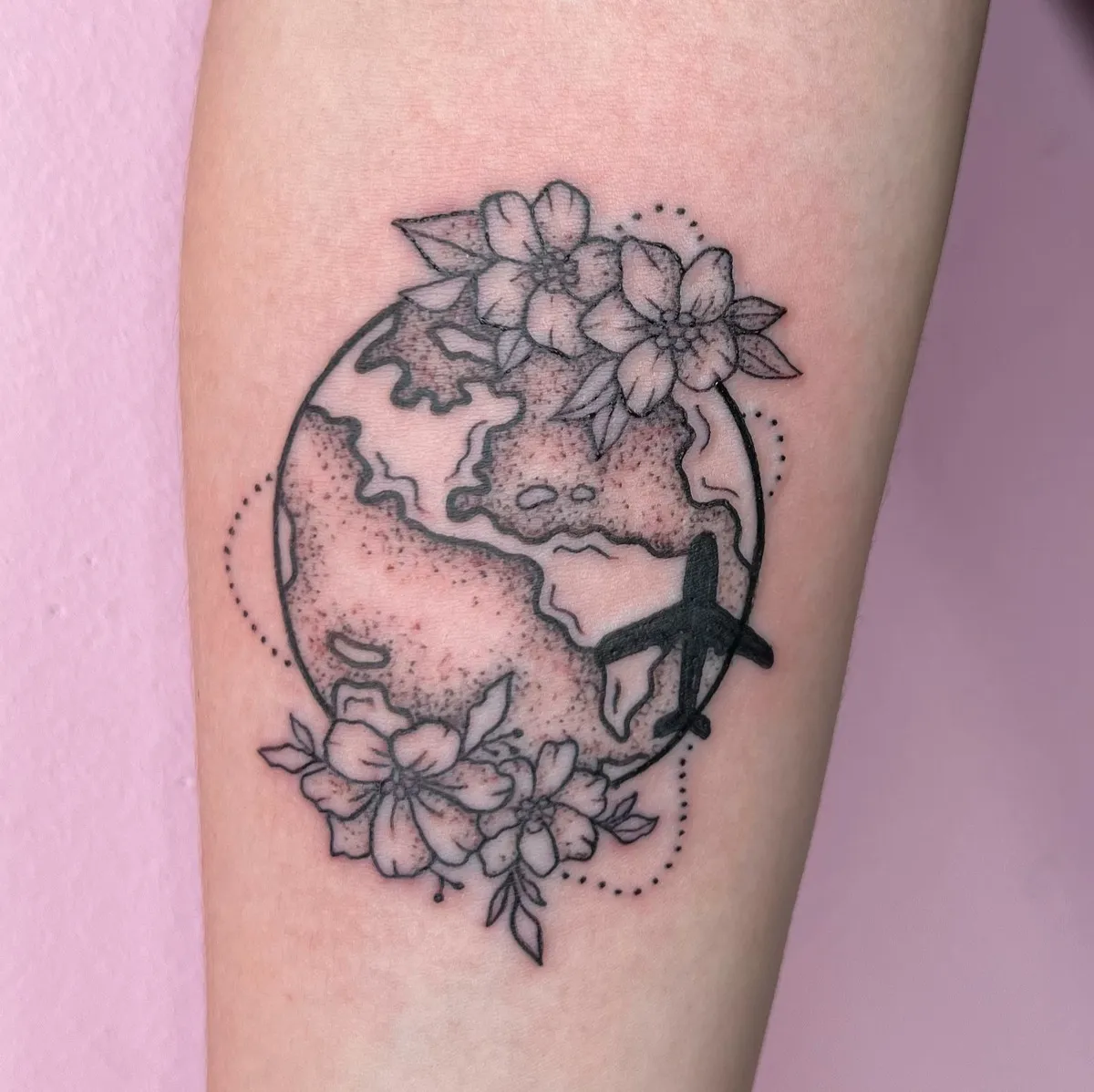 candy_ragequit_tattoo_zürich_004.webp - Image of Candy, Artist at Ragequit Tattoo Piercing Zurich