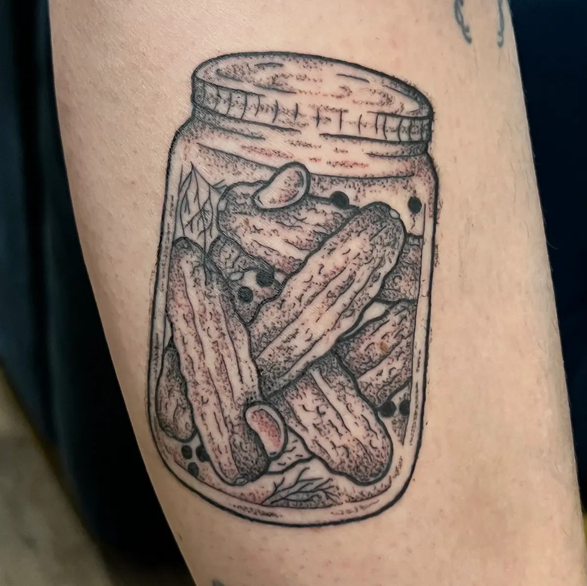 candy_ragequit_tattoo_zürich_034.webp - Image of Candy, Artist at Ragequit Tattoo Piercing Zurich