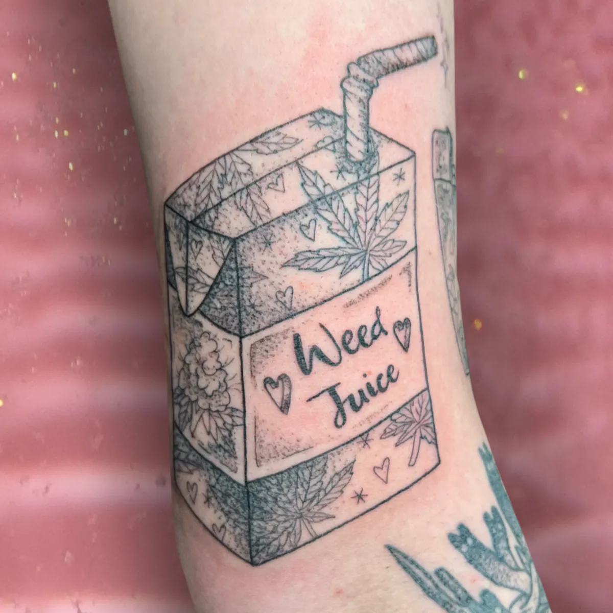 candy_ragequit_tattoo_zürich_049.webp - Image of Candy, Artist at Ragequit Tattoo Piercing Zurich