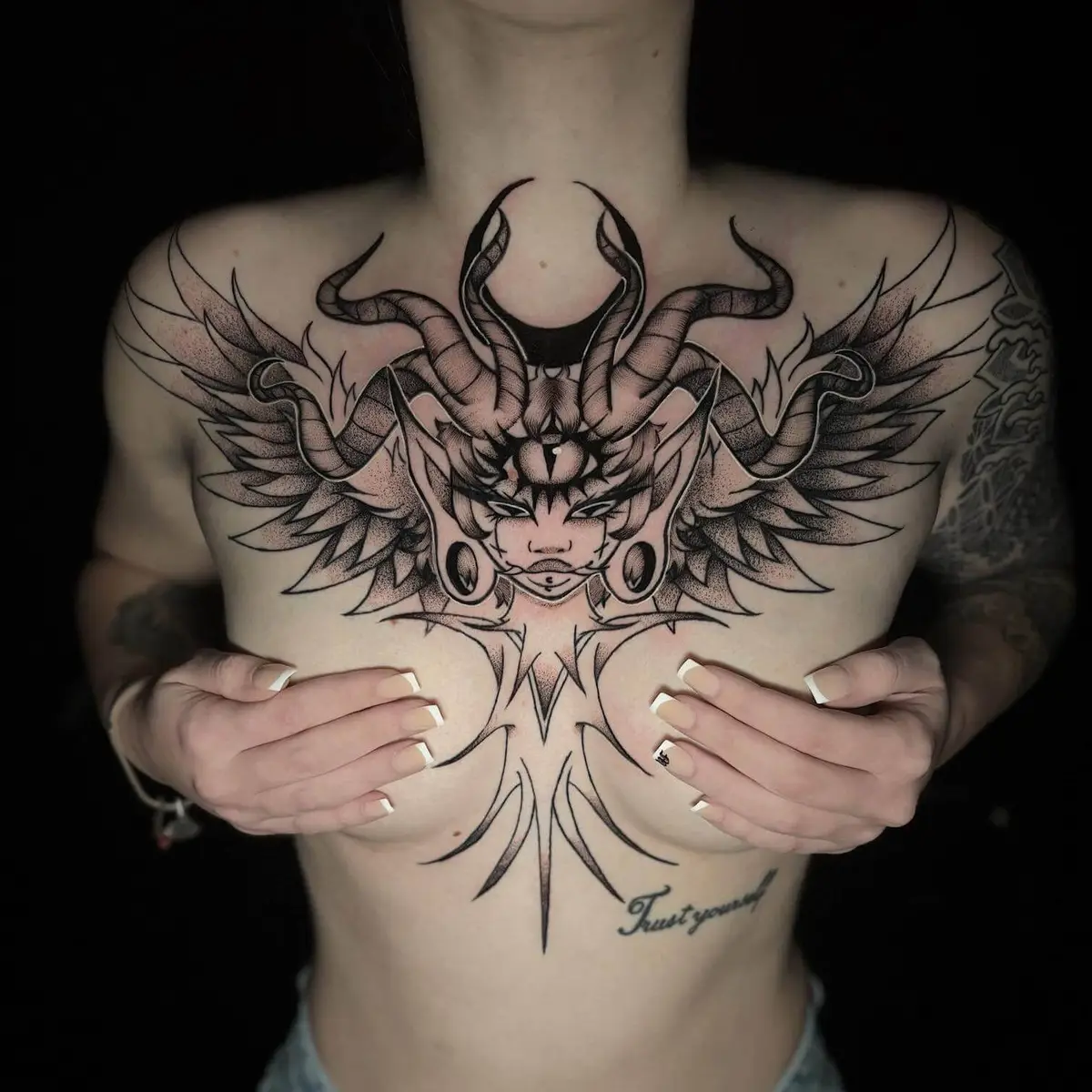 cozy_ragequit_tattoo_zürich_026.webp - Image of Cozy, Artist at Ragequit Tattoo Piercing Zurich