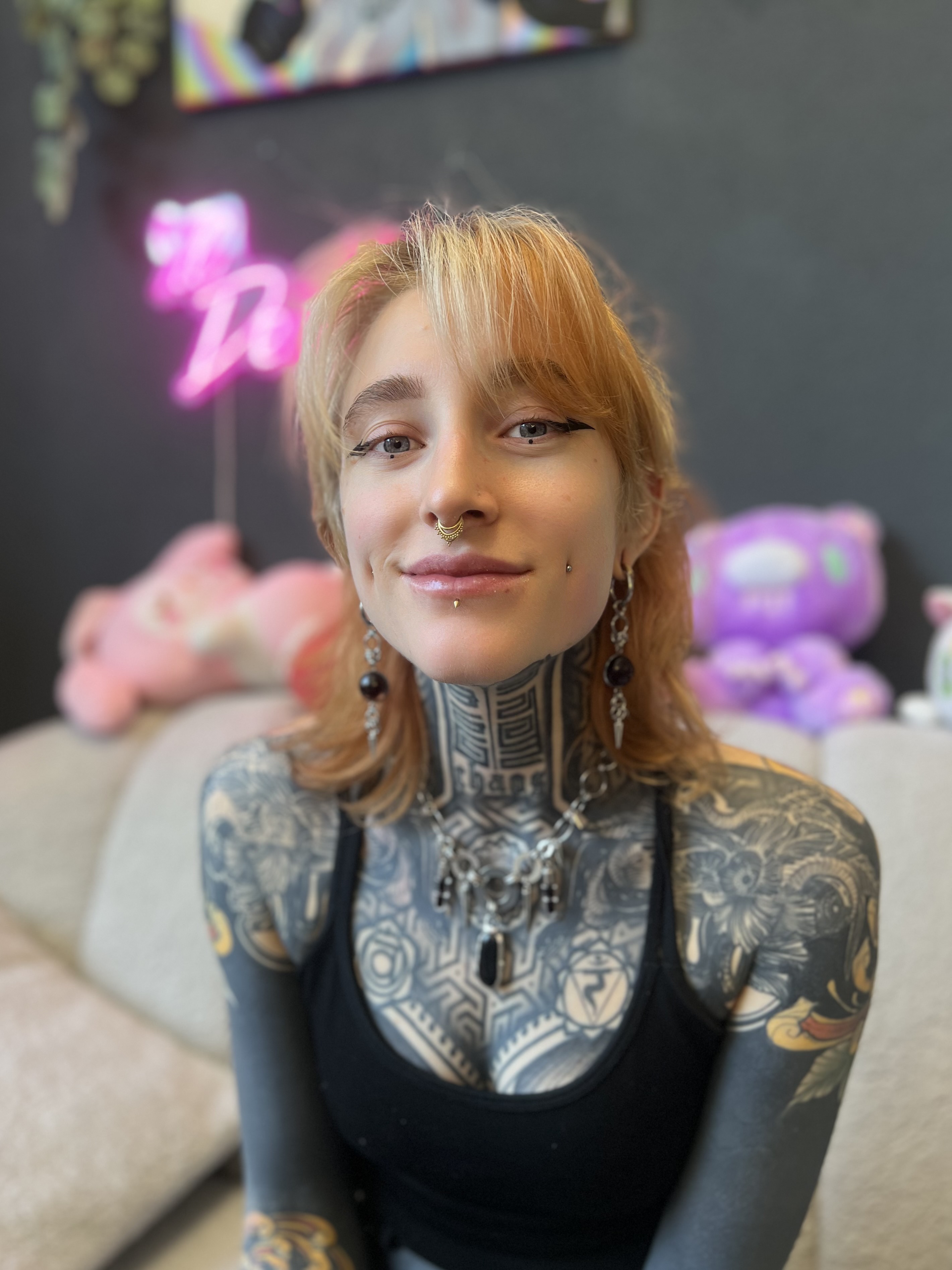 Image of luna, Tattoo Artist / Owner at Ragequit Tattoo Piercing Zurich