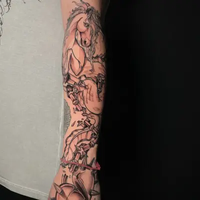 luna_ragequit_tattoo_zürich_015.webp - Image of Luna, Artist at Ragequit Tattoo Piercing Zurich
