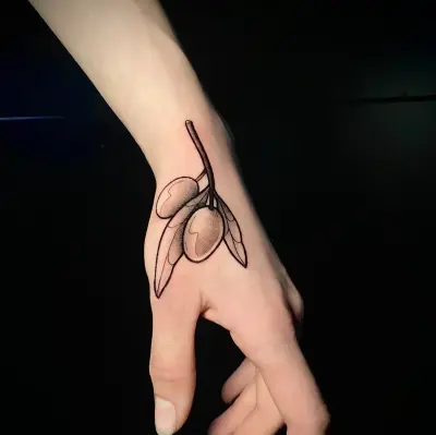 luna_ragequit_tattoo_zürich_032.webp - Image of Luna, Artist at Ragequit Tattoo Piercing Zurich