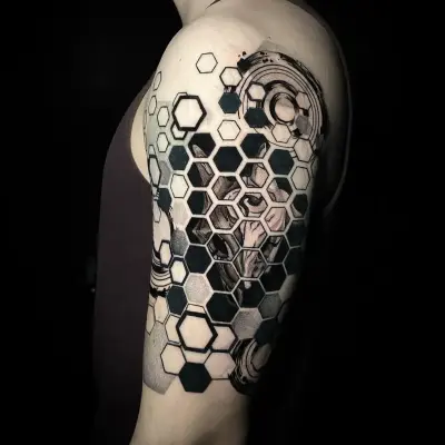 luna_ragequit_tattoo_zürich_033.webp - Image of Luna, Artist at Ragequit Tattoo Piercing Zurich