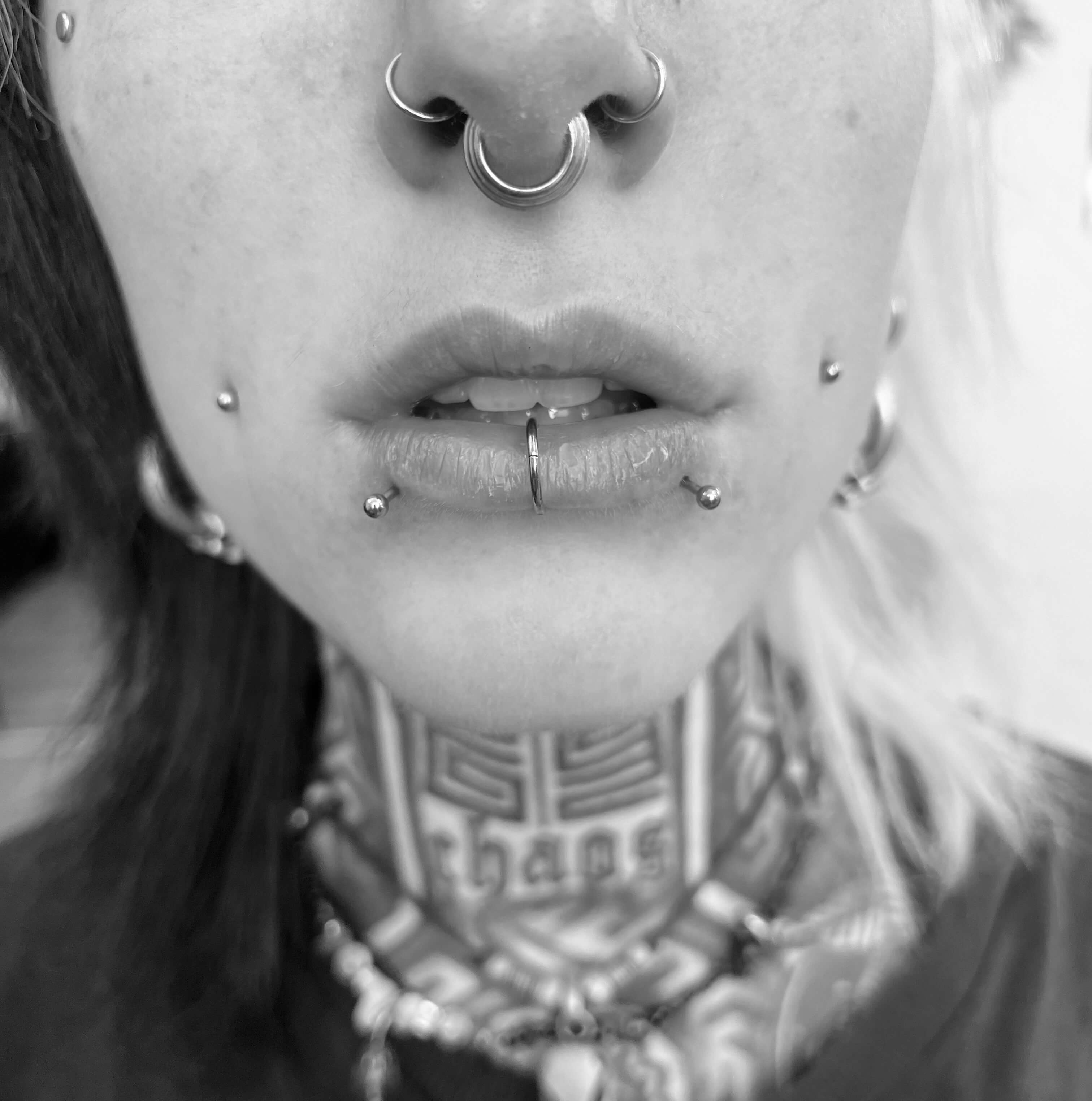 nina_ragequit_piercing_zürich_017.jpg - Image of Nina, Artist at Ragequit Tattoo Piercing Zurich