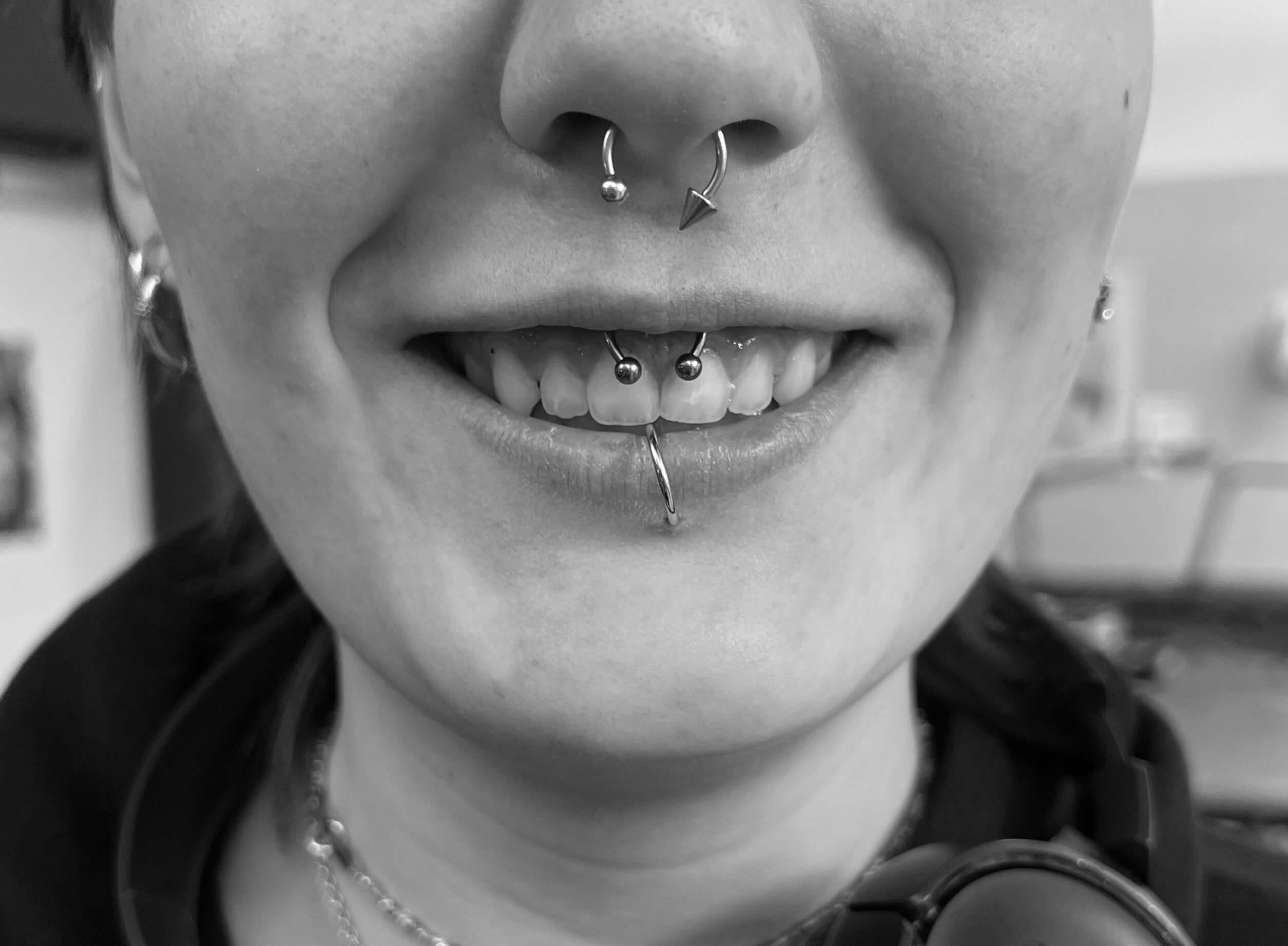 nina_ragequit_piercing_zürich_030.jpg - Image of Nina, Artist at Ragequit Tattoo Piercing Zurich