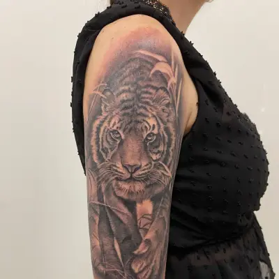 vany_ragequit_tattoo_zürich_034.webp - Image of Vany, Artist at Ragequit Tattoo Piercing Zurich