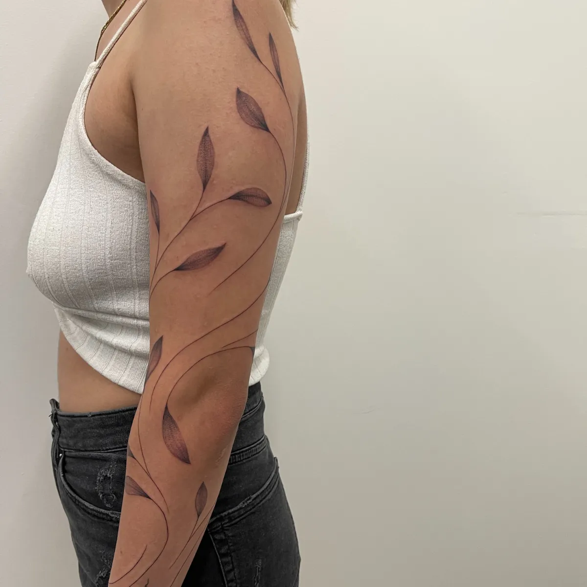 vany_ragequit_tattoo_zürich_030.webp - Image of Vany, Artist at Ragequit Tattoo Piercing Zurich