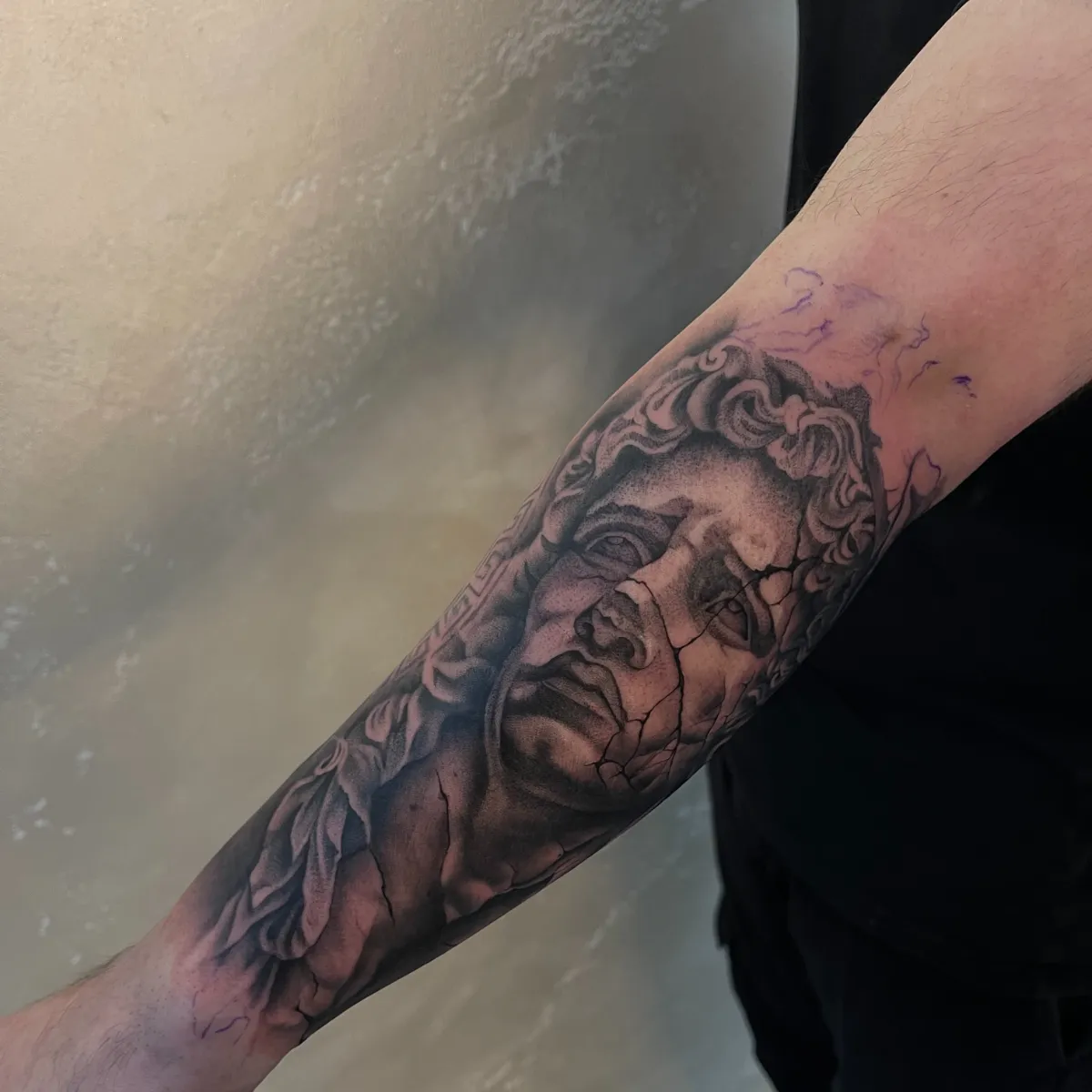 vany_ragequit_tattoo_zürich_031.webp - Image of Vany, Artist at Ragequit Tattoo Piercing Zurich